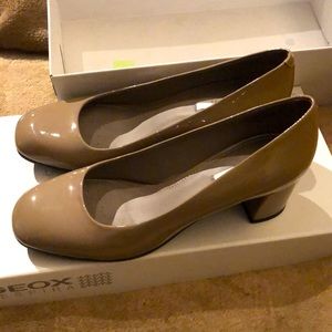 Geox Medium Heel Pumps (US 5)